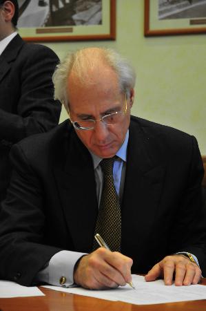 Ciucci firma ok al piano finanziario