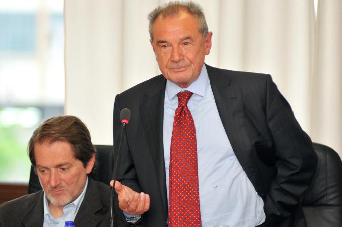 Il sen. Luigi Grillo Il sen. Luigi Grillo