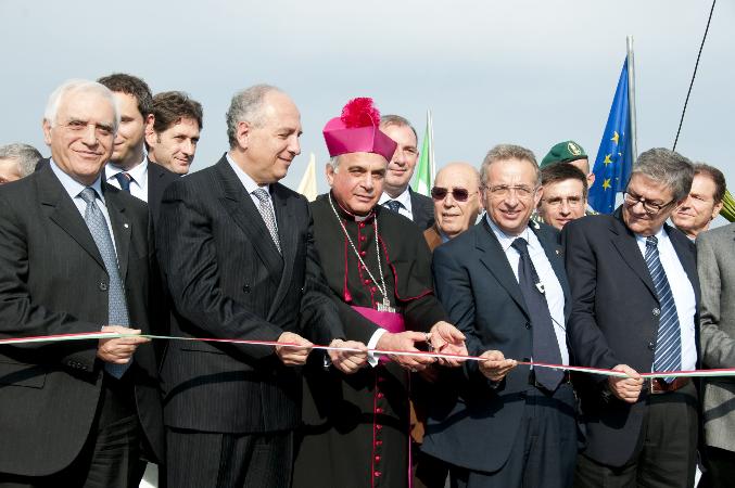 Le Autorità al taglio del nastro