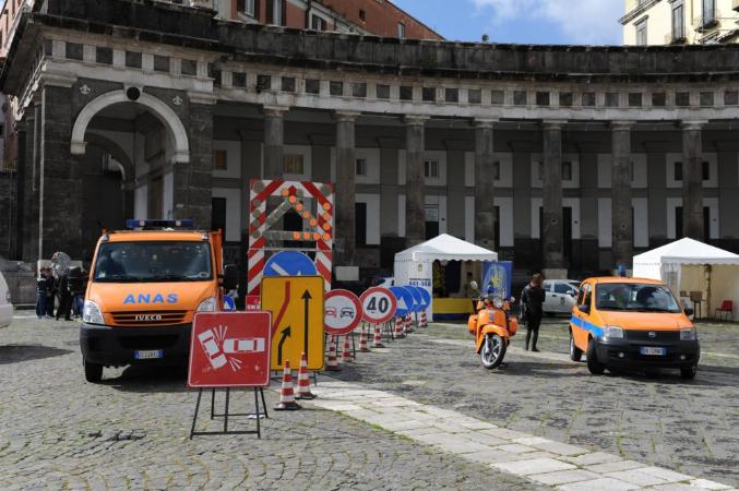 Piazza Plebiscito villaggio  "Sii Saggio, Guida Sicuro"