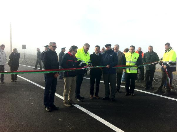La nuova variante della SS 26 - Il taglio del nastro