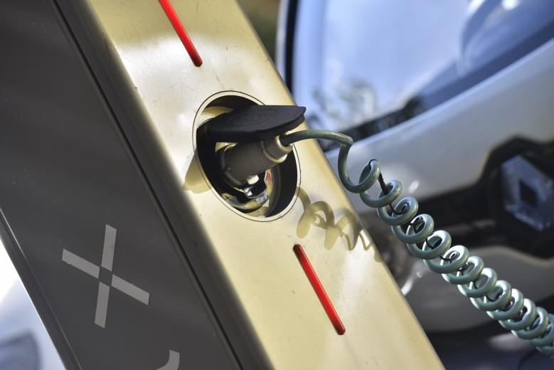 Le aziende italiane sostengono la e-mobility, crescono i punti di ricarica