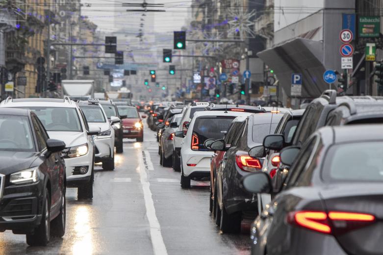 Nel 2020 le emissioni di anidride carbonica delle auto nuove in flessione del -12% 