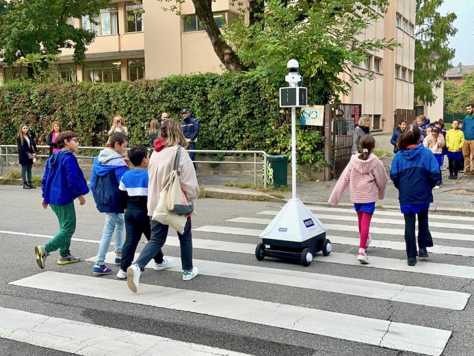 Arriva in strada IPA2X, l’assistente pedonale intelligente