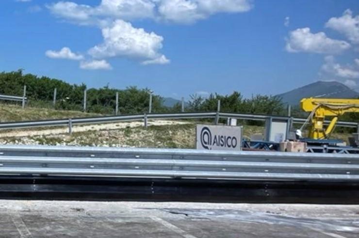 Anas (Gruppo FS Italiane): il nuovo prototipo di dispositivo salva motociclisti in gomma riciclata dagli pneumatici fuori uso