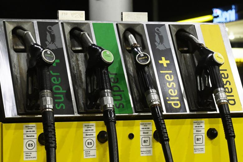 Cartelloni della benzina, dal 1 agosto scatta l'obbligo