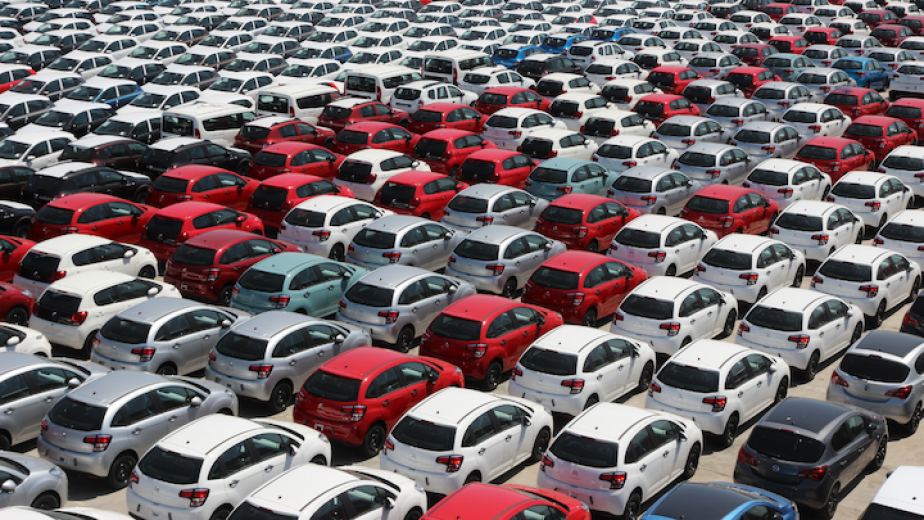 Italia: record europeo numero di auto per abitante