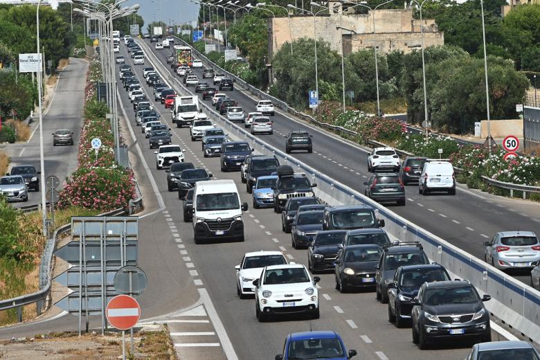 Auto resiste come mezzo privilegiato ma aumenta l'intermodalità