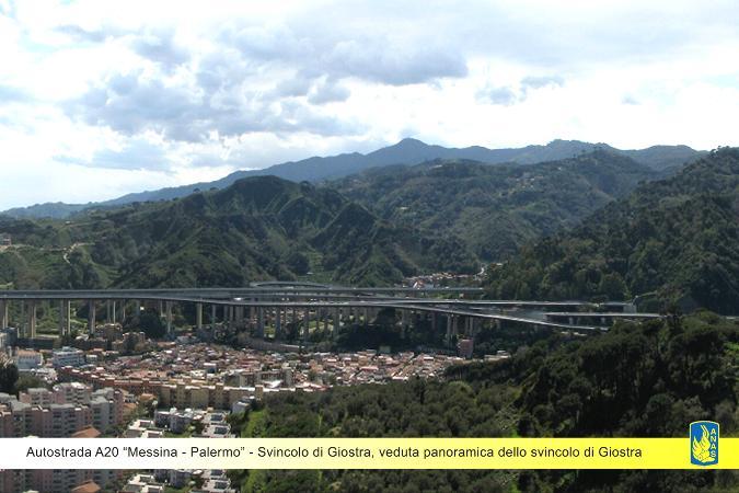 Autostrada A20 "Messina Palermo". Svincolo autostradale di Giostra. Veduta panoramica