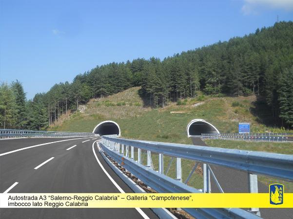 Autostrada A3 Salerno-Reggio Calabria, Galleria "Campotenese", imbocco lato Reggio Calabria