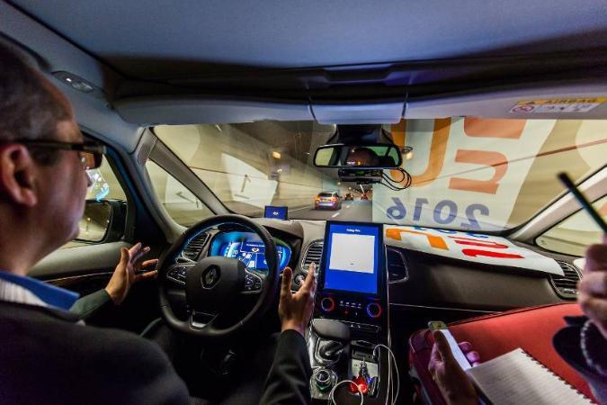 Mobilità: ministri Ue, facilitare introduzione auto connesse per 2019