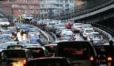 Auto e moto, corsa alle immatricolazioni in agosto