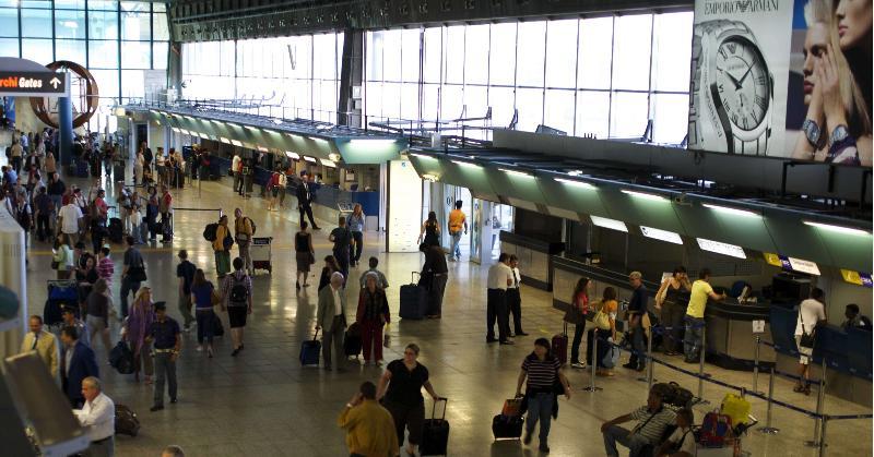 Più passeggeri e più merci negli aeroporti italiani