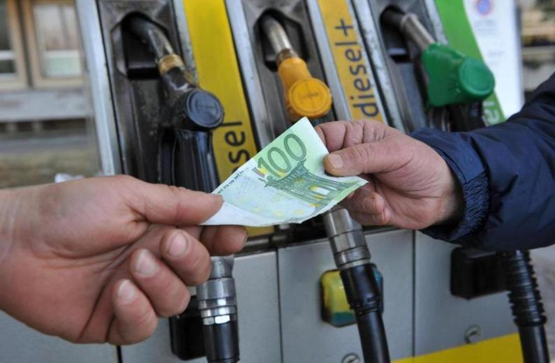 Gli italiani hanno speso di più per i carburanti