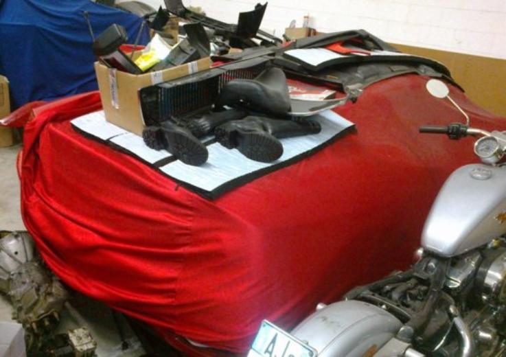 moto in garage