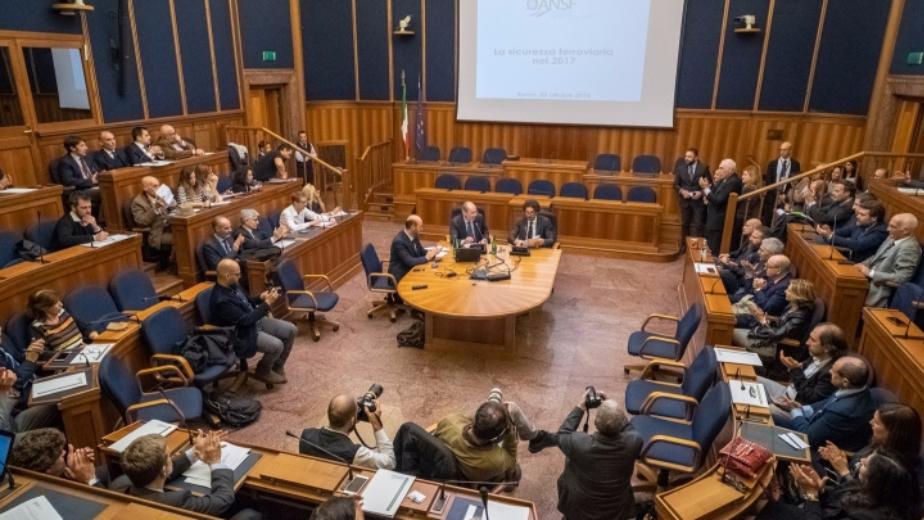 Ferrovie, Toninelli: "Priorità sicurezza e più investimenti"