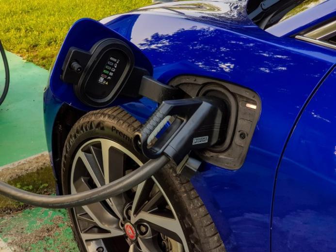 Rifornimento auto elettriche