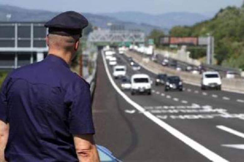 Corsia di emergenza e automobilisti furbetti
