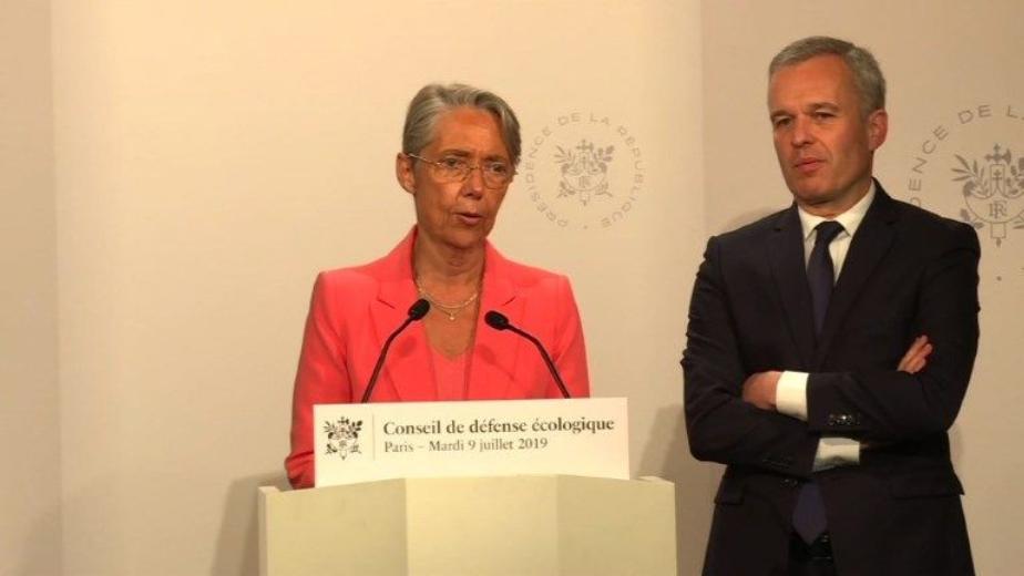 Clima: Parigi annuncia l'ecotassa sui biglietti aerei