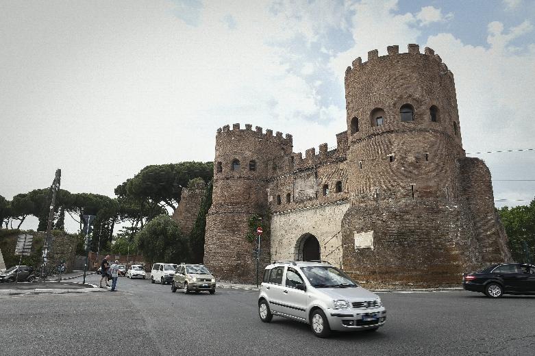 Autovettura (fonte Imagoeconomica 2020)