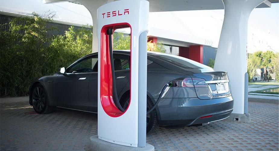 Teslaautoelettrica_fonteimagoeconomica2020