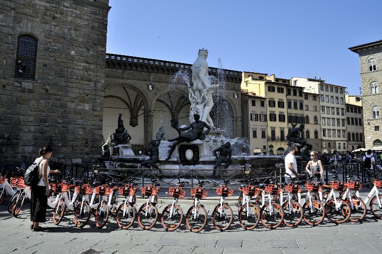 Bike sharing Firenze (foto Imagoeconomica 2020)