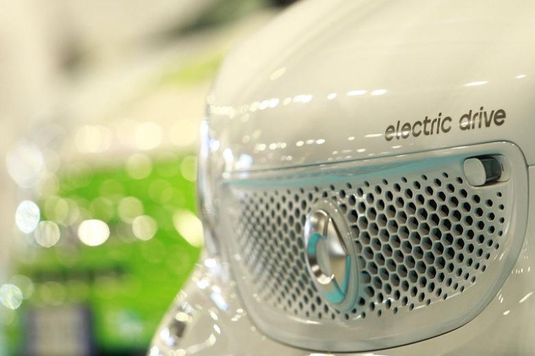 Auto elettriche: la strada le ricarica mentre viaggiano