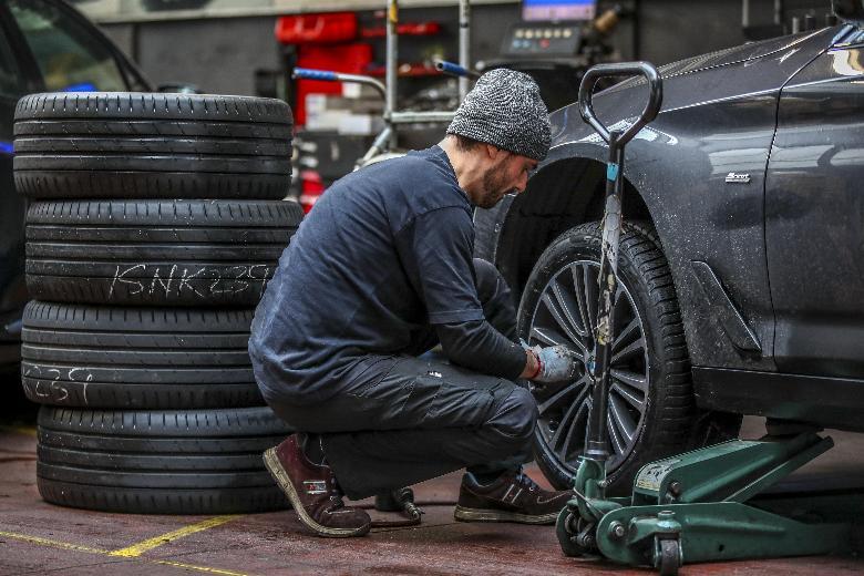 Pneumatici invernali o alternative a bordo: obbligo dal 15 novembre